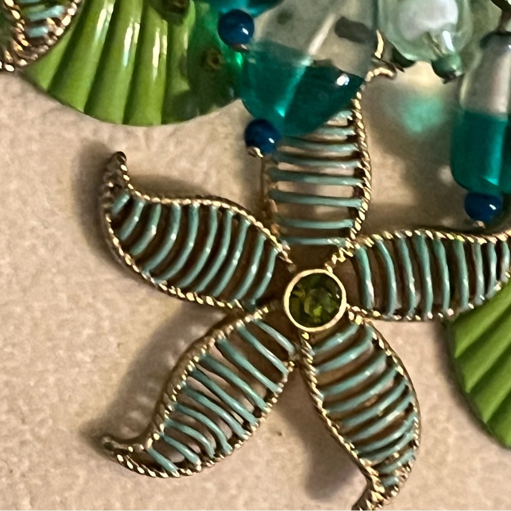 Chico‘s chunky statement charm necklace starfish shells ombre’ glass beads 18” - Picture 10 of 13